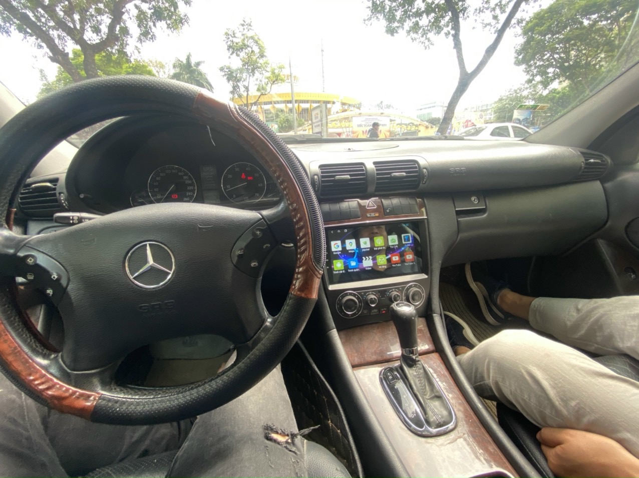 man-hinh-android-cho-mercedes-c180